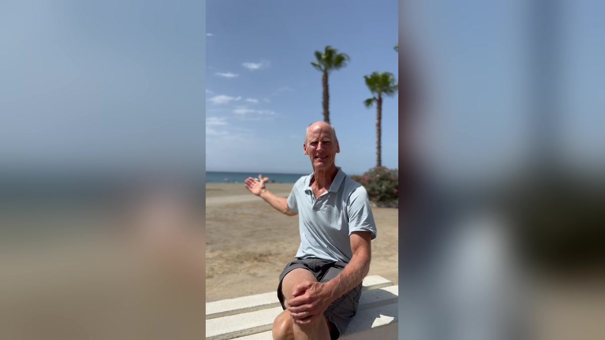 Peter Tasker, from St. Louis, talking about his Trinity CertTESOL by the sea in Málaga